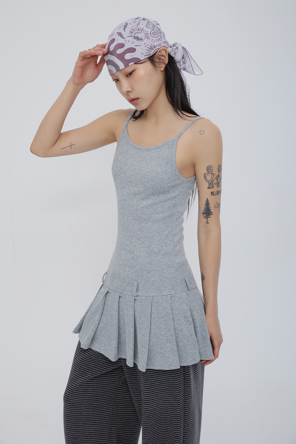 【THE MOZZ】[Premium] Solean Pleated Volume Sleeveless OP MO&Co. Women's Pleated Slit Sleeveless Top